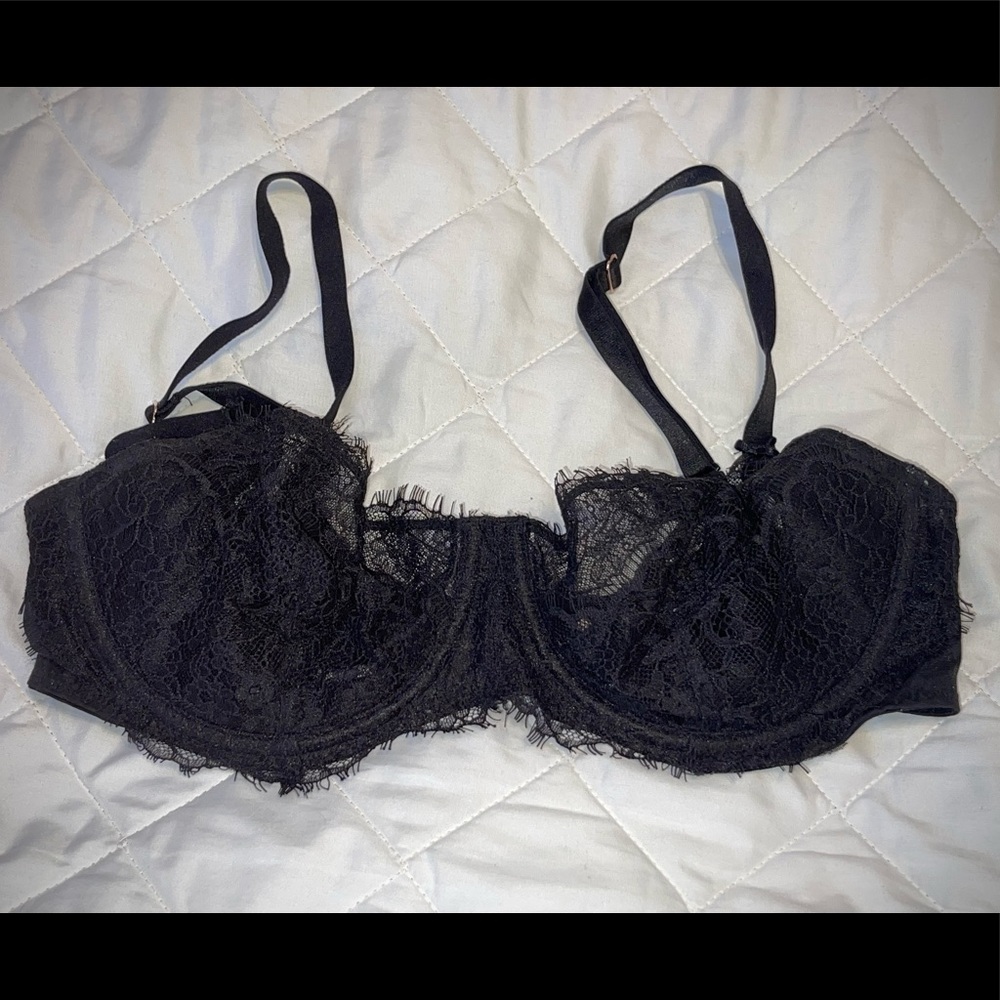 Black Victoria’s Secret push-up bra